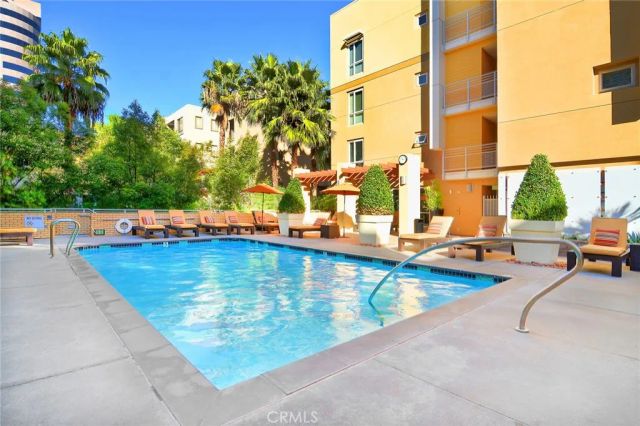 21301 Erwin Street 545, Woodland Hills, CA 91367