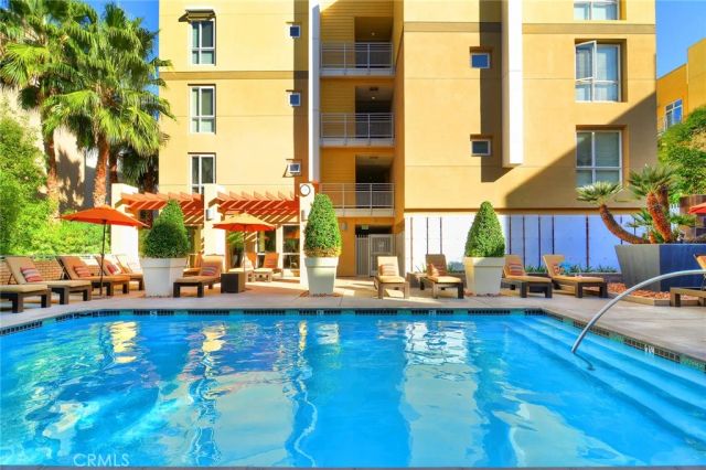 21301 Erwin Street 545, Woodland Hills, CA 91367