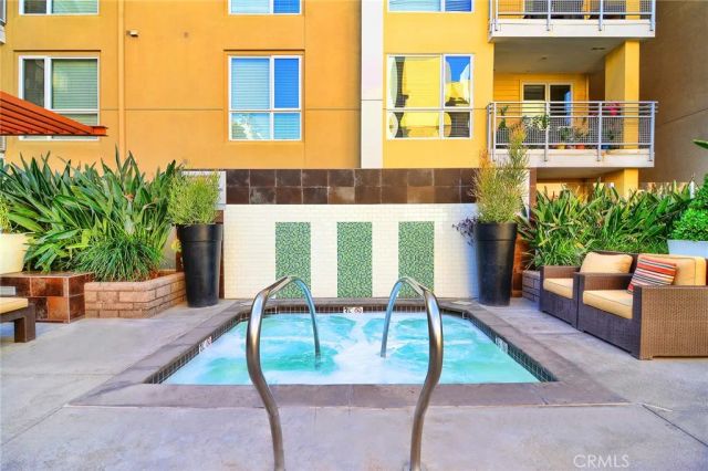21301 Erwin Street 545, Woodland Hills, CA 91367