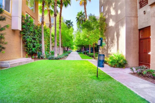 21301 Erwin Street 545, Woodland Hills, CA 91367