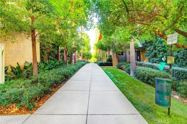 21301 Erwin Street 545, Woodland Hills, CA 91367