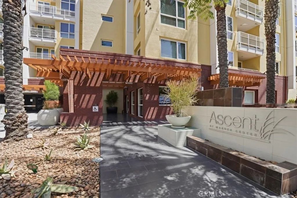 21301 Erwin Street 545, Woodland Hills, CA 91367