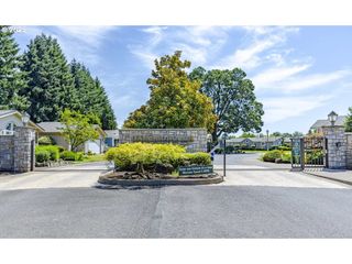 2429 NORTHAMPTON, Eugene, OR 97404
