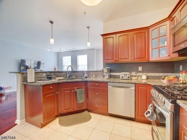 105 George Russell Way, Clifton City, NJ 07013
