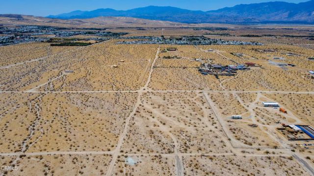 10 15th, Desert Hot Springs, CA 92240
