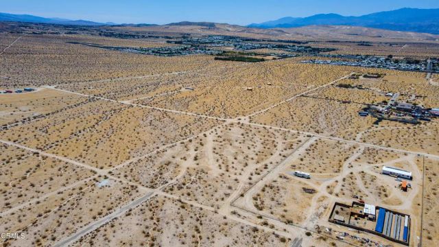 10 15th, Desert Hot Springs, CA 92240