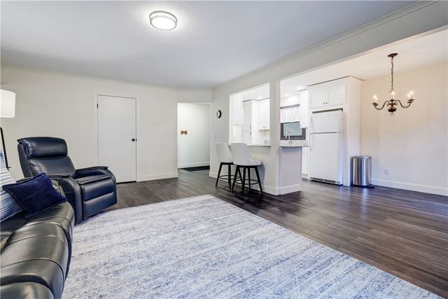 34 Wood Creek Drive, Pittsford, NY 14534