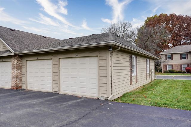 34 Wood Creek Drive, Pittsford, NY 14534