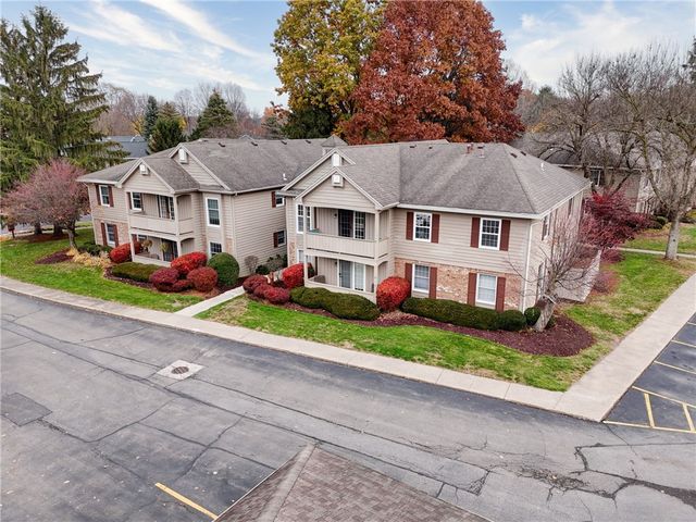 34 Wood Creek Drive, Pittsford, NY 14534