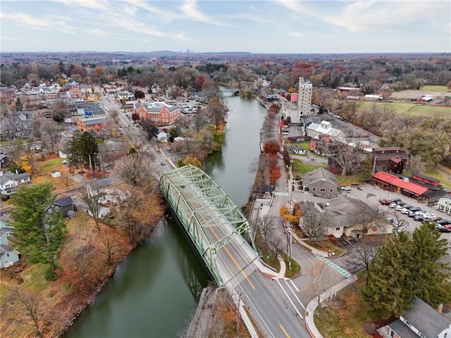 34 Wood Creek Drive, Pittsford, NY 14534