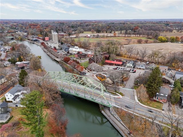 34 Wood Creek Drive, Pittsford, NY 14534