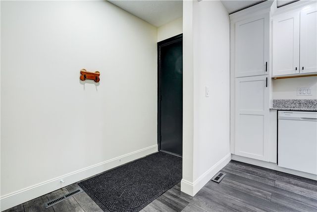 34 Wood Creek Drive, Pittsford, NY 14534