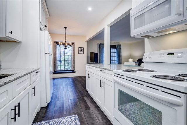 34 Wood Creek Drive, Pittsford, NY 14534