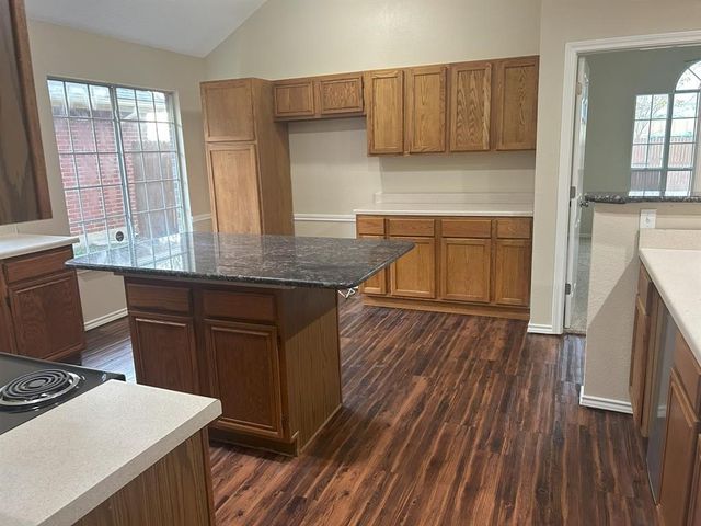 5002 Redwater Drive, Arlington, TX 76018