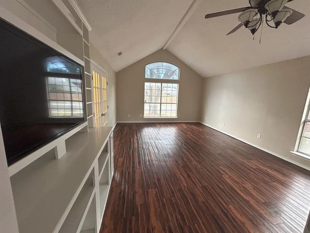 5002 Redwater Drive, Arlington, TX 76018