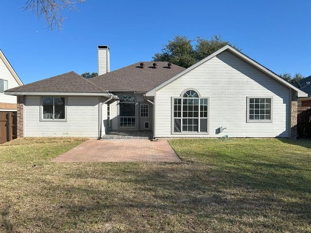 5002 Redwater Drive, Arlington, TX 76018