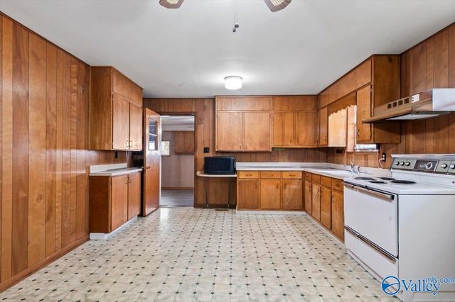 1511 Point Of Pines, Guntersville, AL 35976