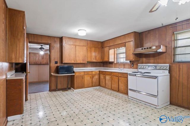 1511 Point Of Pines, Guntersville, AL 35976