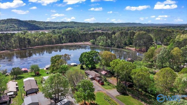 1511 Point Of Pines, Guntersville, AL 35976