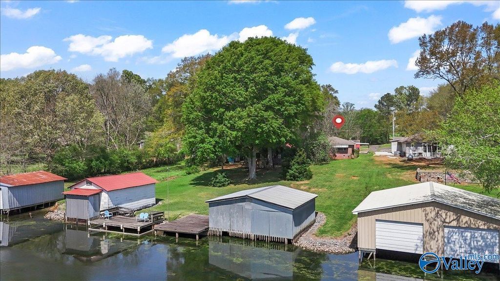 1511 Point Of Pines, Guntersville, AL 35976