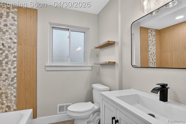 41851 Vanderbilt Drive, Sterling Heights, MI 48313