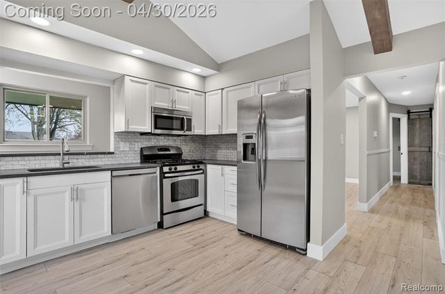 41851 Vanderbilt Drive, Sterling Heights, MI 48313