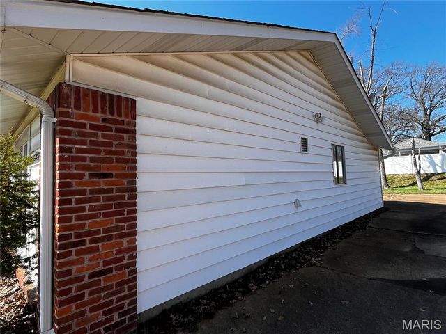 102 Five Meadows Lane, Ballwin, MO 63011