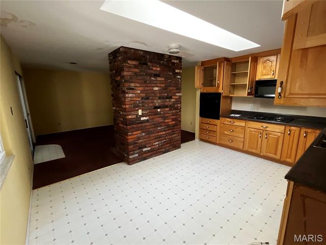 102 Five Meadows Lane, Ballwin, MO 63011