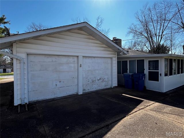 102 Five Meadows Lane, Ballwin, MO 63011