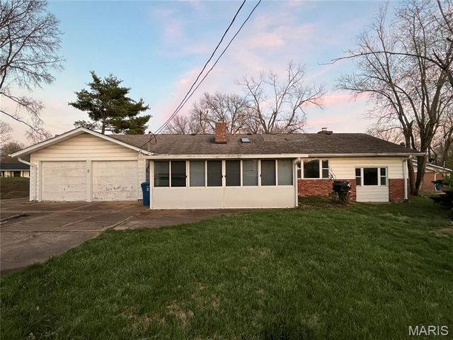 102 Five Meadows Lane, Ballwin, MO 63011