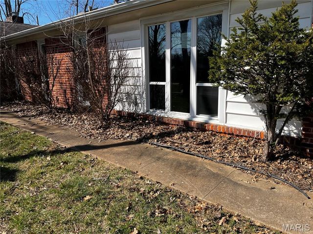 102 Five Meadows Lane, Ballwin, MO 63011