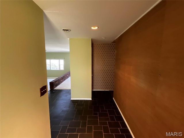 102 Five Meadows Lane, Ballwin, MO 63011