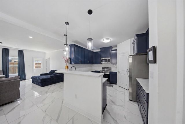 1810 White Ibis Dr, Portland, TX 78374
