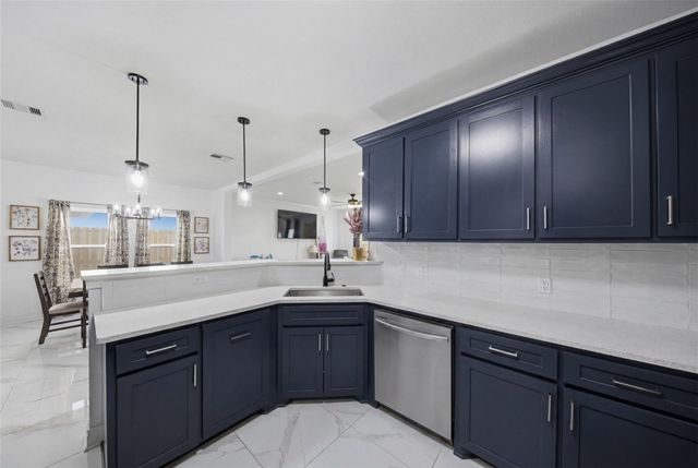 1810 White Ibis Dr, Portland, TX 78374