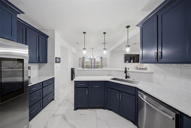 1810 White Ibis Dr, Portland, TX 78374
