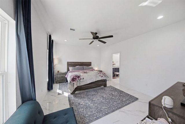 1810 White Ibis Dr, Portland, TX 78374