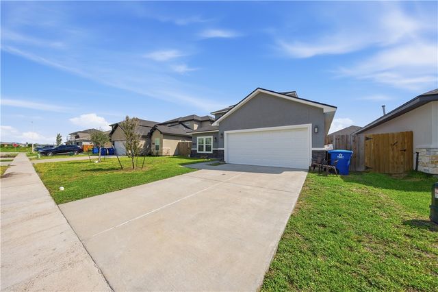 1810 White Ibis Dr, Portland, TX 78374
