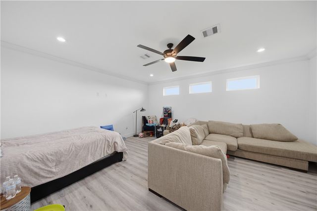 1810 White Ibis Dr, Portland, TX 78374