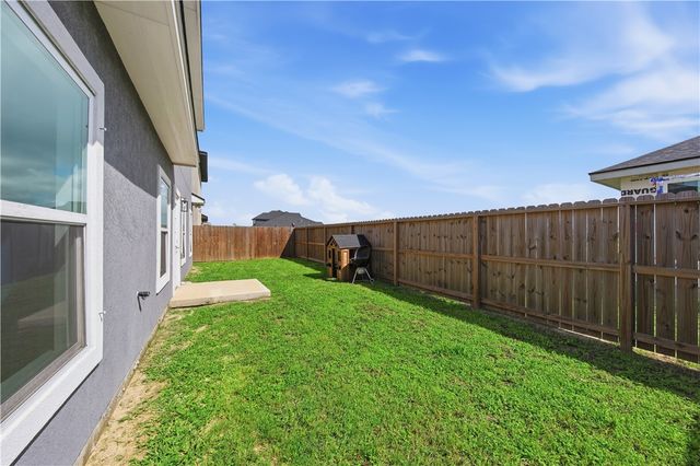 1810 White Ibis Dr, Portland, TX 78374