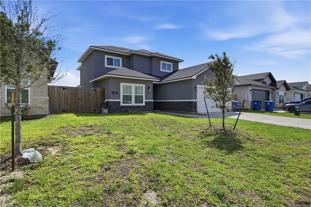 1810 White Ibis Dr, Portland, TX 78374