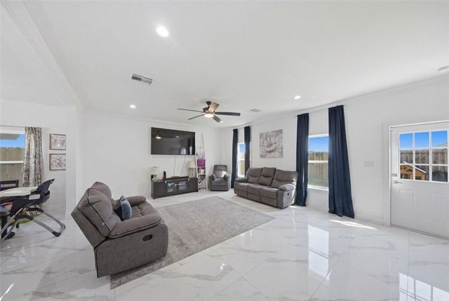 1810 White Ibis Dr, Portland, TX 78374
