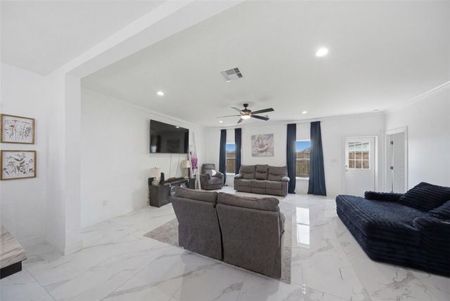 1810 White Ibis Dr, Portland, TX 78374
