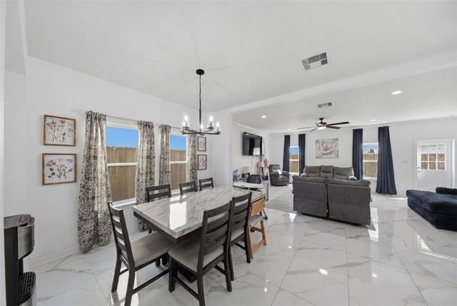 1810 White Ibis Dr, Portland, TX 78374