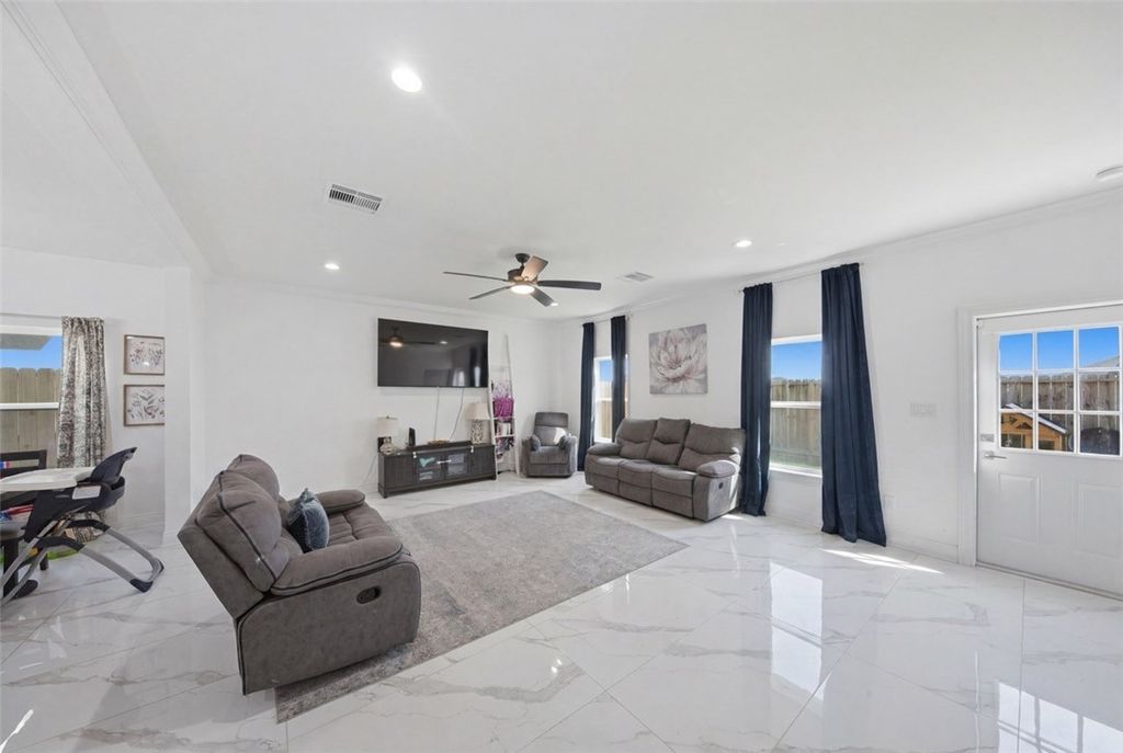 1810 White Ibis Dr, Portland, TX 78374 — photo 4