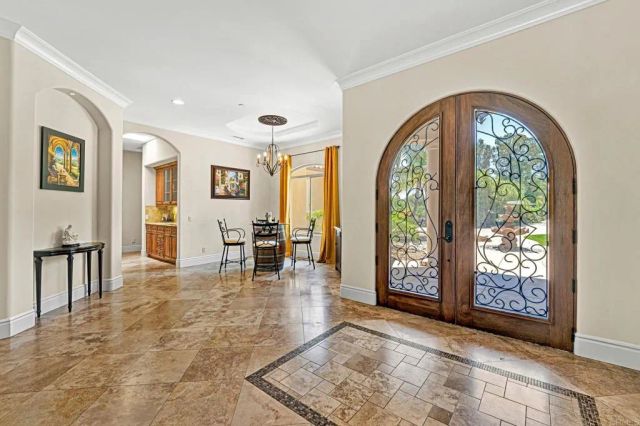 2050 Buena Village Dr, Vista, CA 92084