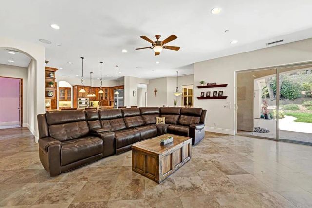 2050 Buena Village Dr, Vista, CA 92084