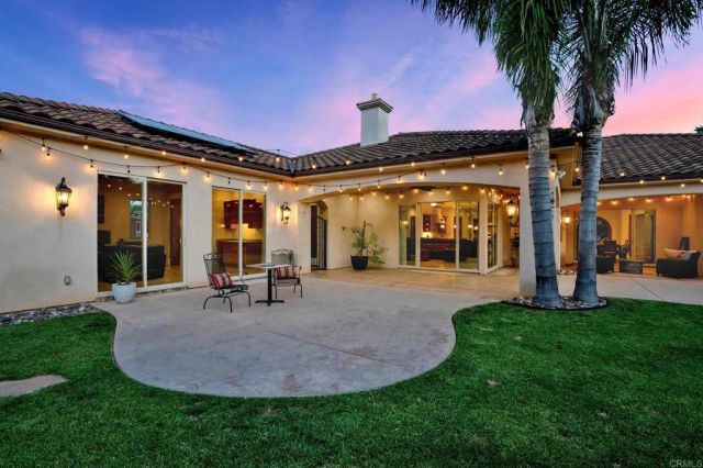 2050 Buena Village Dr, Vista, CA 92084