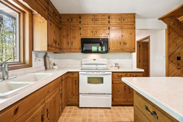 9660 MANU ROAD, Fremont, WI 54940