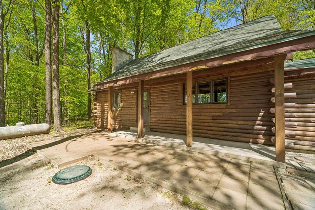 9660 MANU ROAD, Fremont, WI 54940