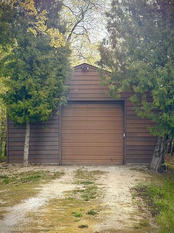 9660 MANU ROAD, Fremont, WI 54940
